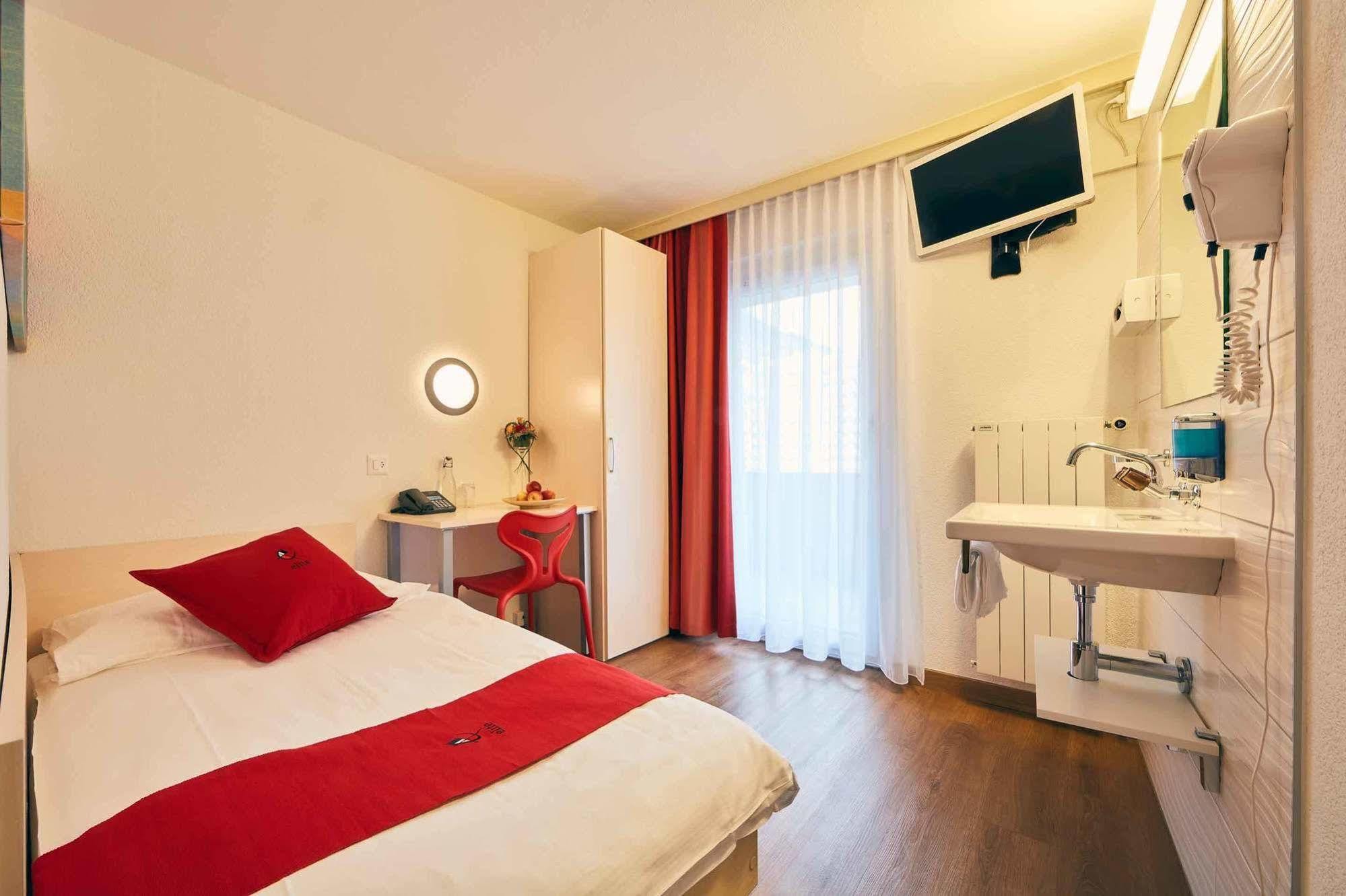 Elite Hotel Висп Екстериор снимка